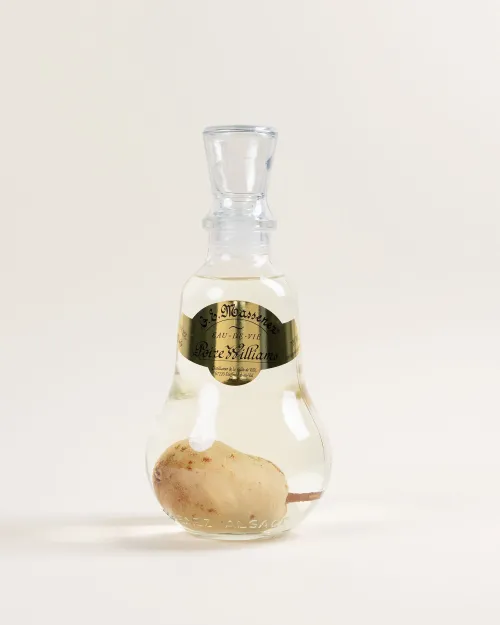 Eau de vie de poire emprisonnée